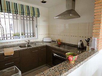 Kitchen is very spacious at "Jardin B", Miraflores