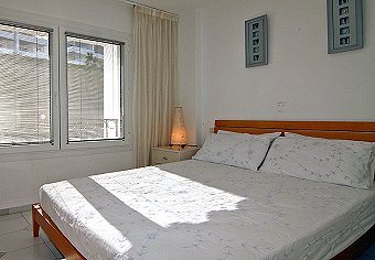 Double bedroom at Miraflores Jardines 