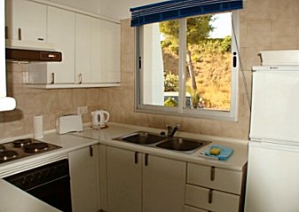 Modern spacious kitchen at Miraflores Jardin C