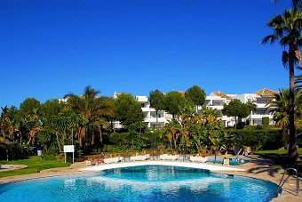 Large communal swimming pool at "Rancho A" Miraflores