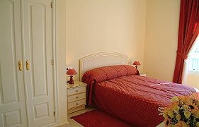 s spacious bedrooms, 1 twin and 1 double