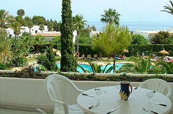 Terrace with views to the sea